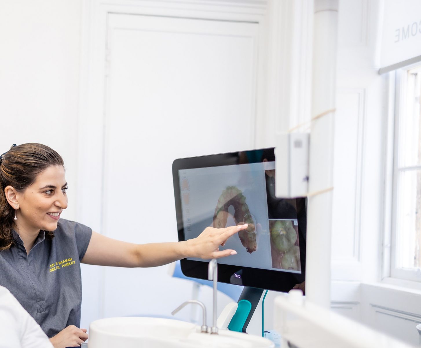 Invisalign in Paisley: Clear Aligners with Dr Dee at Dee Dental Paisley