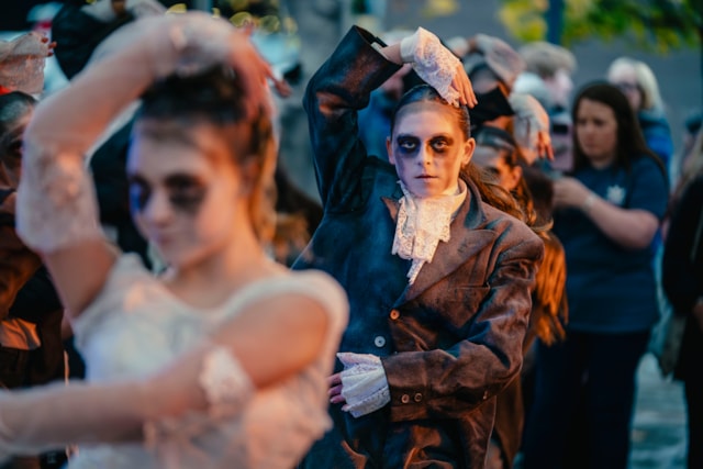 Thousands celebrate Paisley Halloween Festival