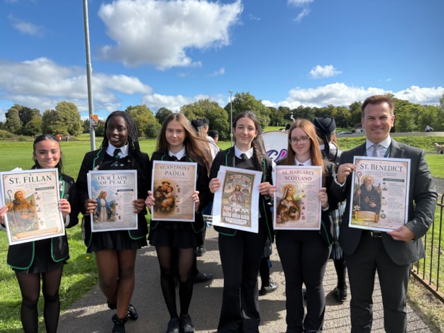Hundreds of pupils take part in Pilgrims in the Park
