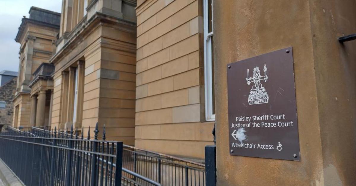 Man jailed for 12 months after waving scissors in Barrhead street