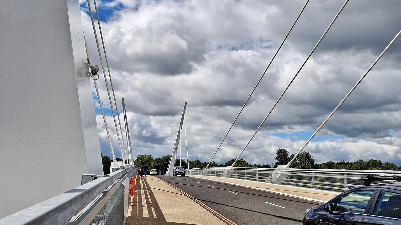 Labour calls for special council meeting over Renfrew Bridge closure and flood barriers left down