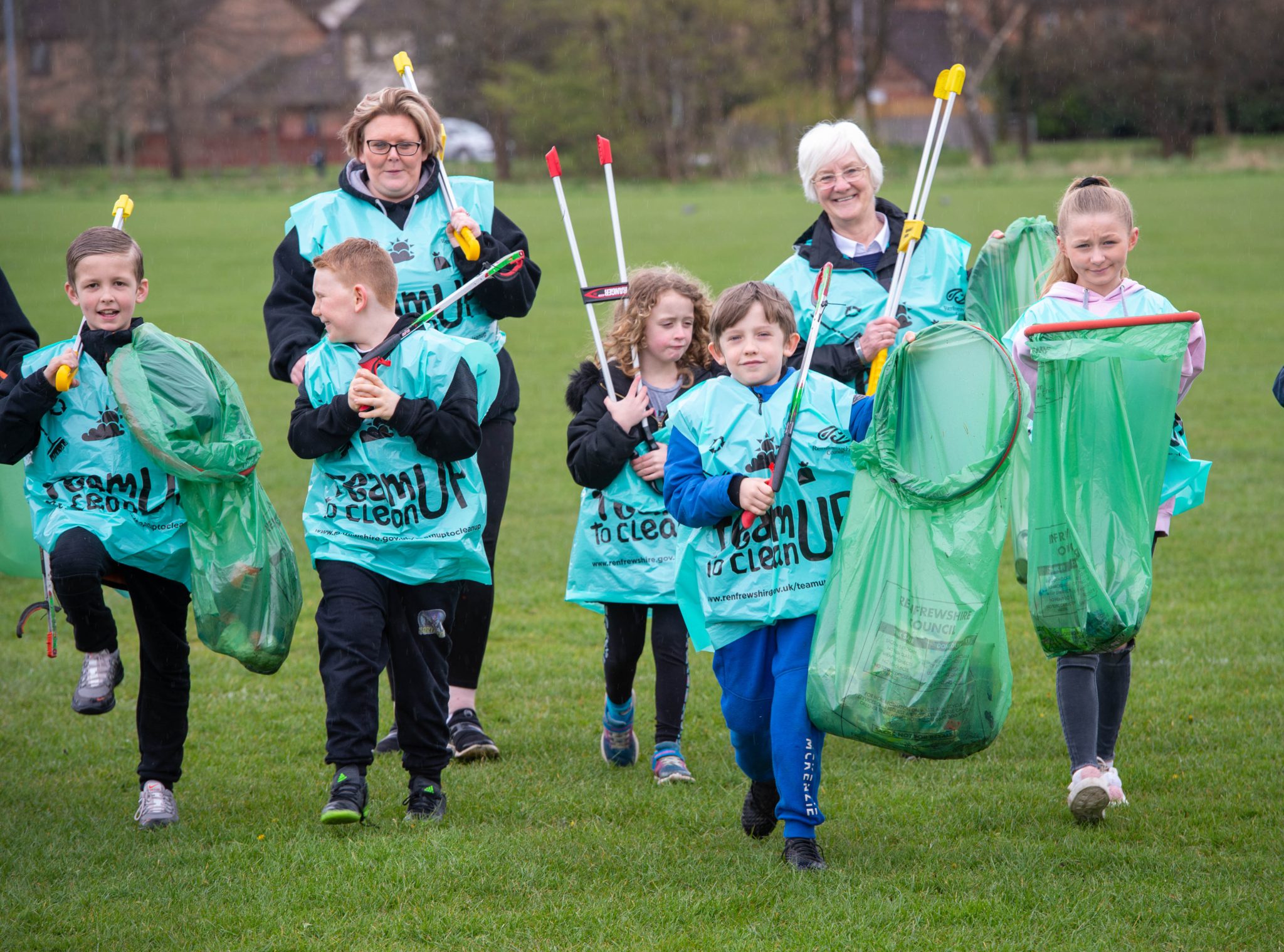 Renfrewshire’s Big Spring Clean is back for 2022 with thousands set to ...
